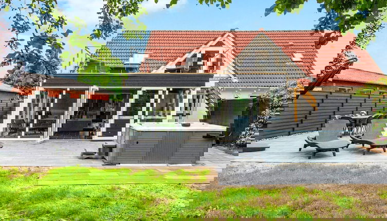 Foto 1 - 8 Person Holiday Home in Henne