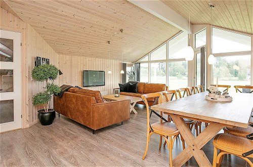 Photo 10 - 8 Person Holiday Home in Albaek