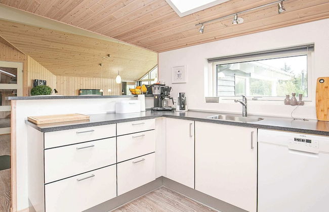 8 Person Holiday Home in Albaek - Foto 2
