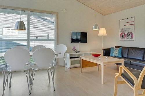 Photo 13 - 6 Person Holiday Home in Gudhjem