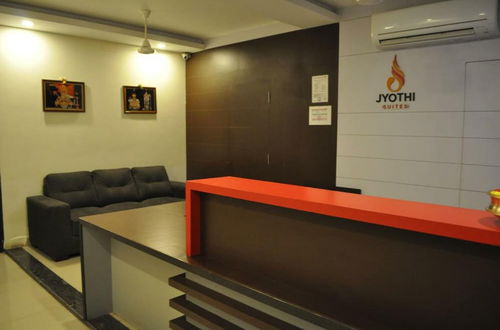 Foto 2 - Jyothi Suites