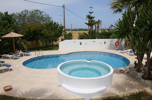 Foto 23 - Xenos Villa 2 With 5 Bedrooms Private Swimming Pool, Near the sea