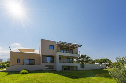 Photo 12 - Xenos Villa 2. With 5 Bedrooms , Private Swimming Pool, Near the sea