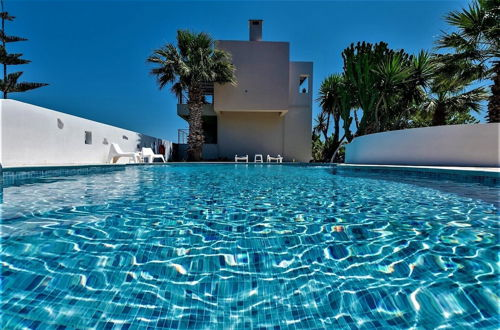 Photo 29 - Xenos Villa 2. With 5 Bedrooms , Private Swimming Pool, Near the sea in Tigaki