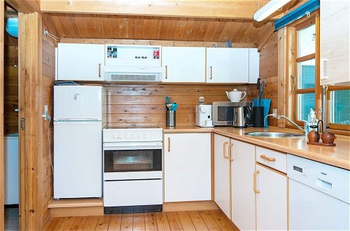 Photo 3 - 6 Person Holiday Home in Farvang