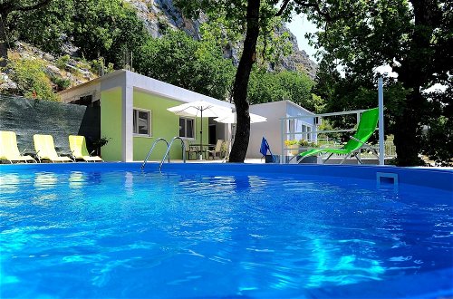 Photo 10 - Holiday House With Pool
