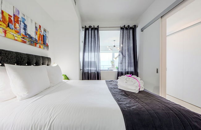 Altitude Suites Bay Street by Teristo Group - Photo 12
