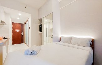 Photo 3 - Homey And Restful Studio Room At Sky House Bsd Apartment