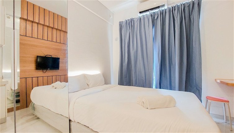 Photo 1 - Homey And Restful Studio Room At Sky House Bsd Apartment