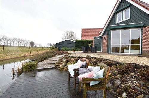 Foto 9 - Modern Holiday Home in Ooltgensplaat by Lake Volkerak