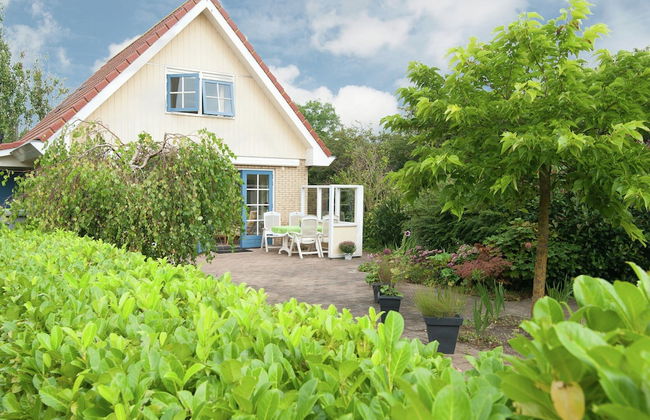 Holiday Home in Schoorl with Fenced Garden near Dunes - Foto 3
