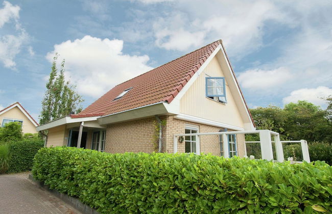 Holiday Home in Schoorl with Fenced Garden near Dunes - Foto 2