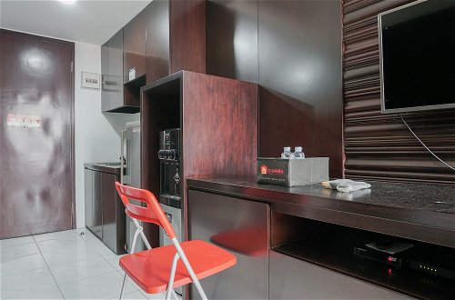 Foto 8 - Relax And Comfy Studio At Sahid Metropolitan Apartment
