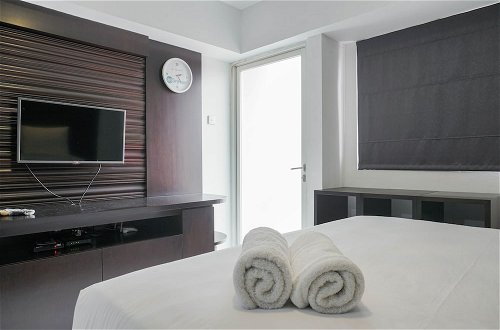 Photo 7 - Relax And Comfy Studio At Sahid Metropolitan Apartment