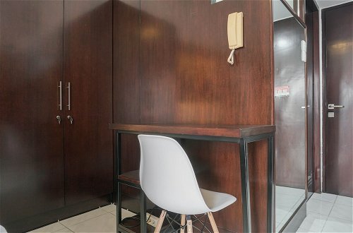 Photo 5 - Relax And Comfy Studio At Sahid Metropolitan Apartment