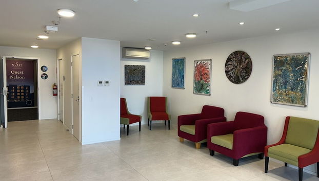 Coin salon dans le hall
