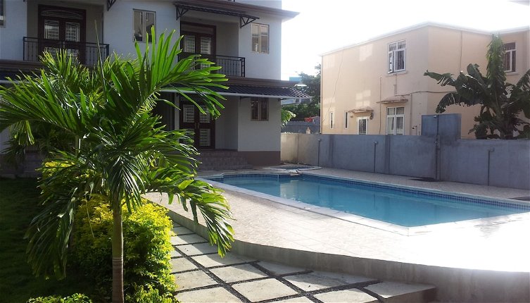 Photo 1 - Fully Furnished 2 Bedroom Ground Floor Apartment With Pool