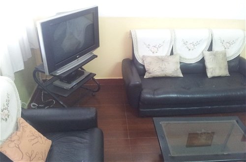 Photo 10 - Fully Furnished 2 Bedroom Ground Floor Apartment With Pool