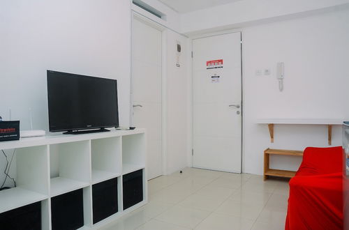 Photo 9 - Comfy and Furnished 2BR Bassura City Apartment near Mall