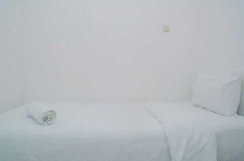 Photo 4 - Comfy and Furnished 2BR Bassura City Apartment near Mall