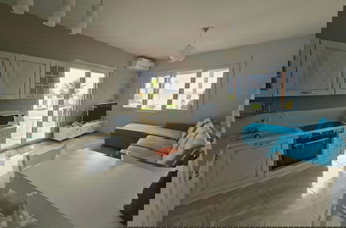Foto 11 - Albania Dream Beachfront Apartment