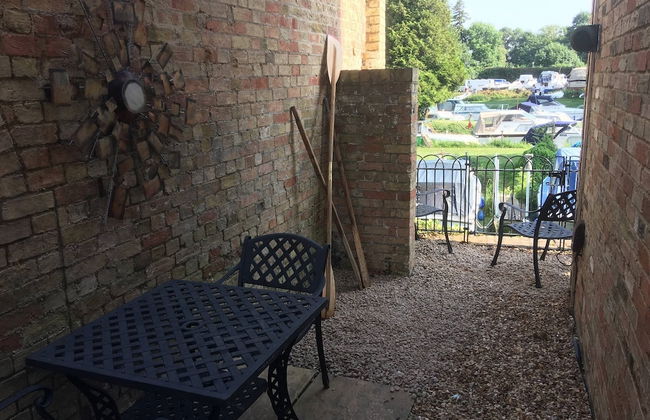 River Courtyard Apartment In The Heart Of - Photo 46