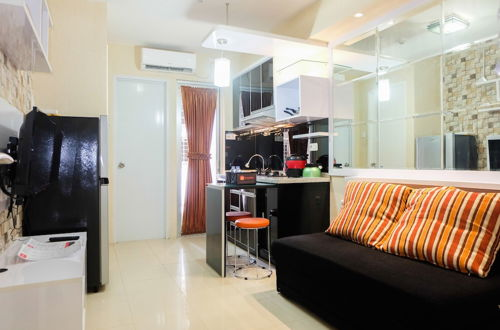 Foto 9 - Modern 2BR with City View at Bassura Apartment