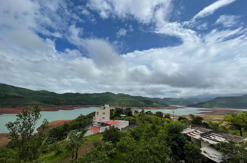 Photo 5 - CosmicStays Countryside Panorama-Lakeview Bungalow