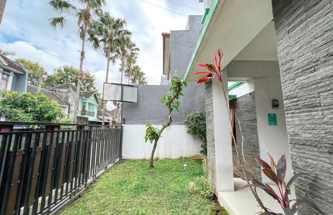 Homestay Jogja dekat Ambarukmo by Simply Homy - Foto 23