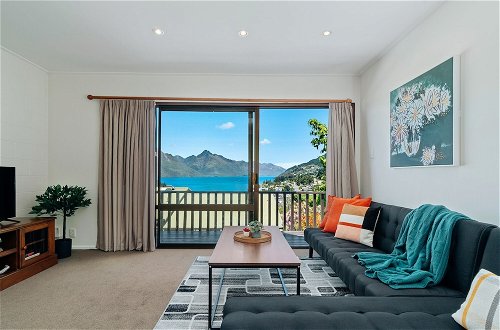 Photo 10 - TOWN CENTRE LOCATION WITH STUNNING VIEW - UNIT 1