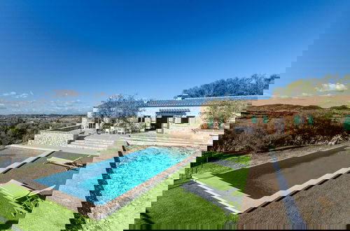 Photo 18 - Charming Villa With Private Pool