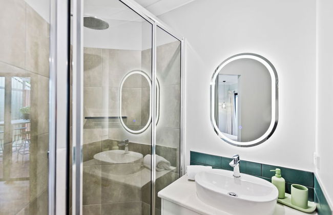Comfortable 3-Bedroom Home Near City - Foto 12