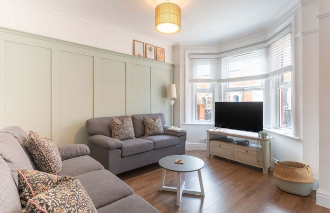 Host Stay Caversham Westfield House - Photo 1