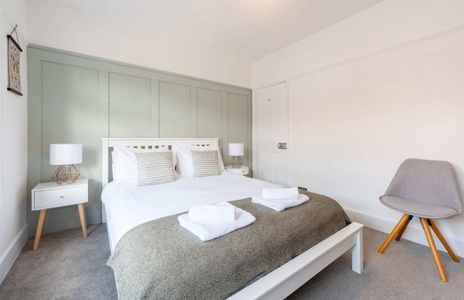 Host Stay Caversham Westfield House - Photo 2