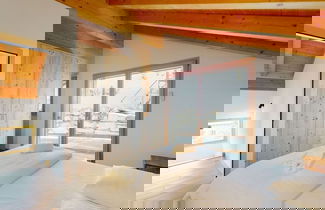 Foto 1 - Cozy Chalet Amidst Valley With Balcony