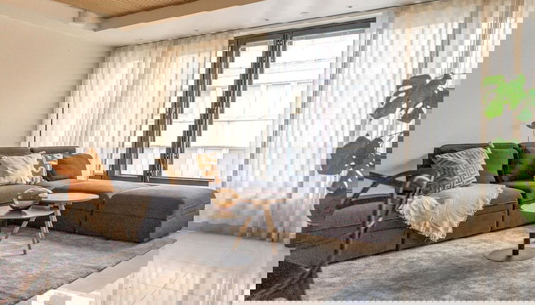 Foto 1 - Luxurious 3-Br Apt with Balcony