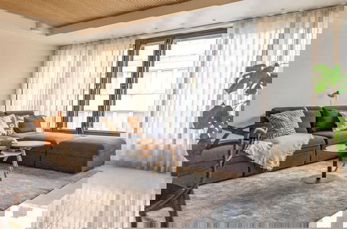 Foto 1 - Luxurious 3-Br Apt with Balcony