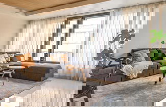 Foto 1 - Luxurious 3-Br Apt with Balcony