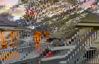 Foto 2 - Conch Cottage by Avantstay Walk to Beach Deck Fireplace Outdoor Dining