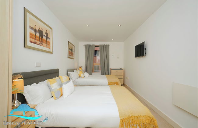 2 Bed Flat - Sleeps 6 - Parking - Wifi - Photo 3