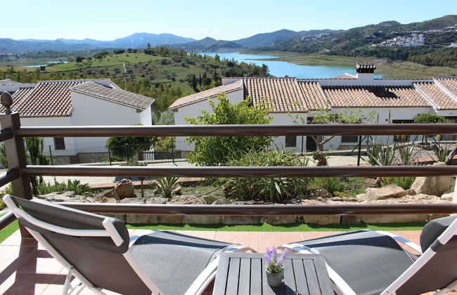 Serene Retreat in Lake Vinuela With Breathtaking Views - Foto 22