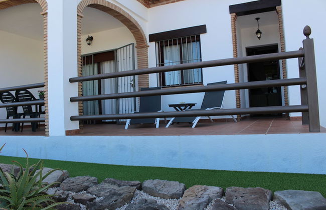 Serene Retreat in Lake Vinuela With Breathtaking Views - Foto 16