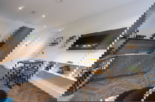 Photo 1 - Professionals, City Centre, Parking, Superstore Nearby