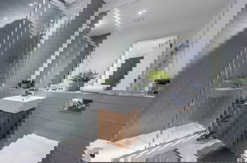 Photo 22 - Professionals, City Centre, Parking, Superstore Nearby
