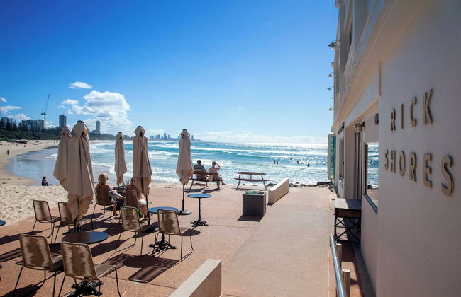 Beachfront Burleigh Getaway - Photo 13