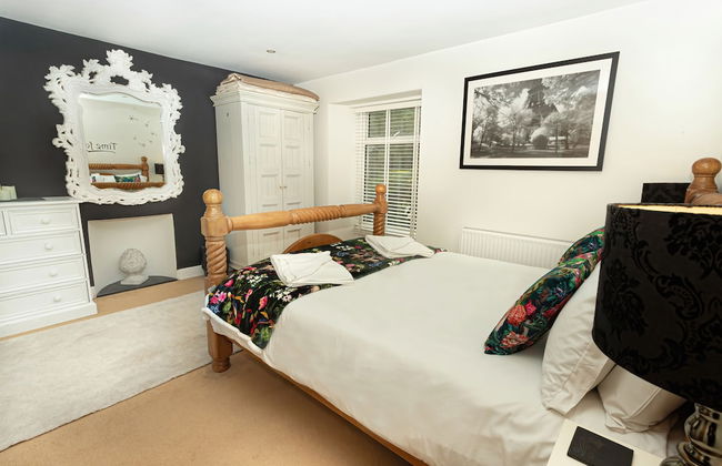 Cozy Cottage Retreat in Backbarrow - Photo 2