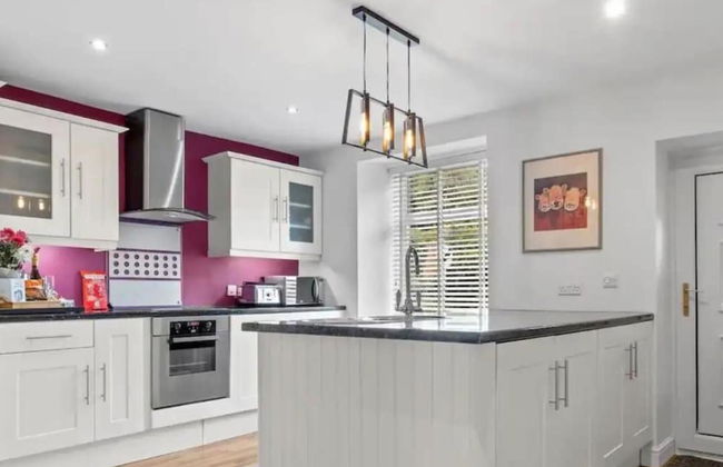 Cozy Cottage Retreat in Backbarrow - Photo 4