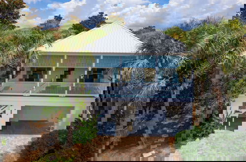 Foto 52 - Destin Dream by Avantstay 2-story Home Walk to Beach Hot Tub Golf Cart
