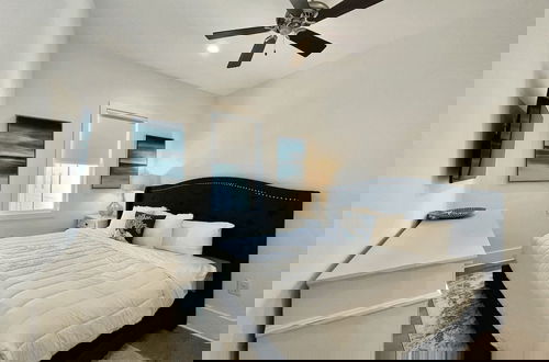 Foto 4 - Casa d' Azure by Avantstay Sleeps 18, Private Pool, Golf Cart Included