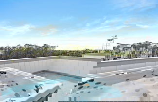 Foto 1 - Sea Dweller by Avantstay Rooftop Spa + Gulf View Golf Cart, Pool